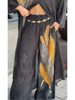 Loose, Casual Two-piece Set Featuring A Long Cotton Top And Trousers With An Artistic Feather Print.